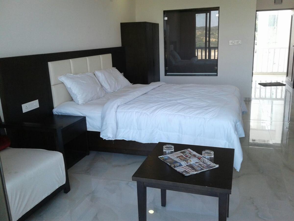 The Meera Hotel Derol Exterior foto